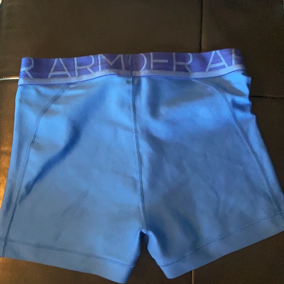 Under Armor compression shorts - Picture 4 of 6